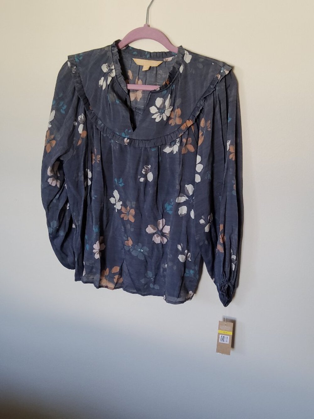 Hope and Harlow Blue floral blouse size M